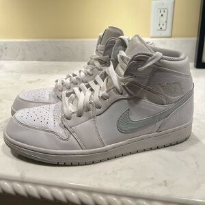 Nike Air Jordan 1 (All White)